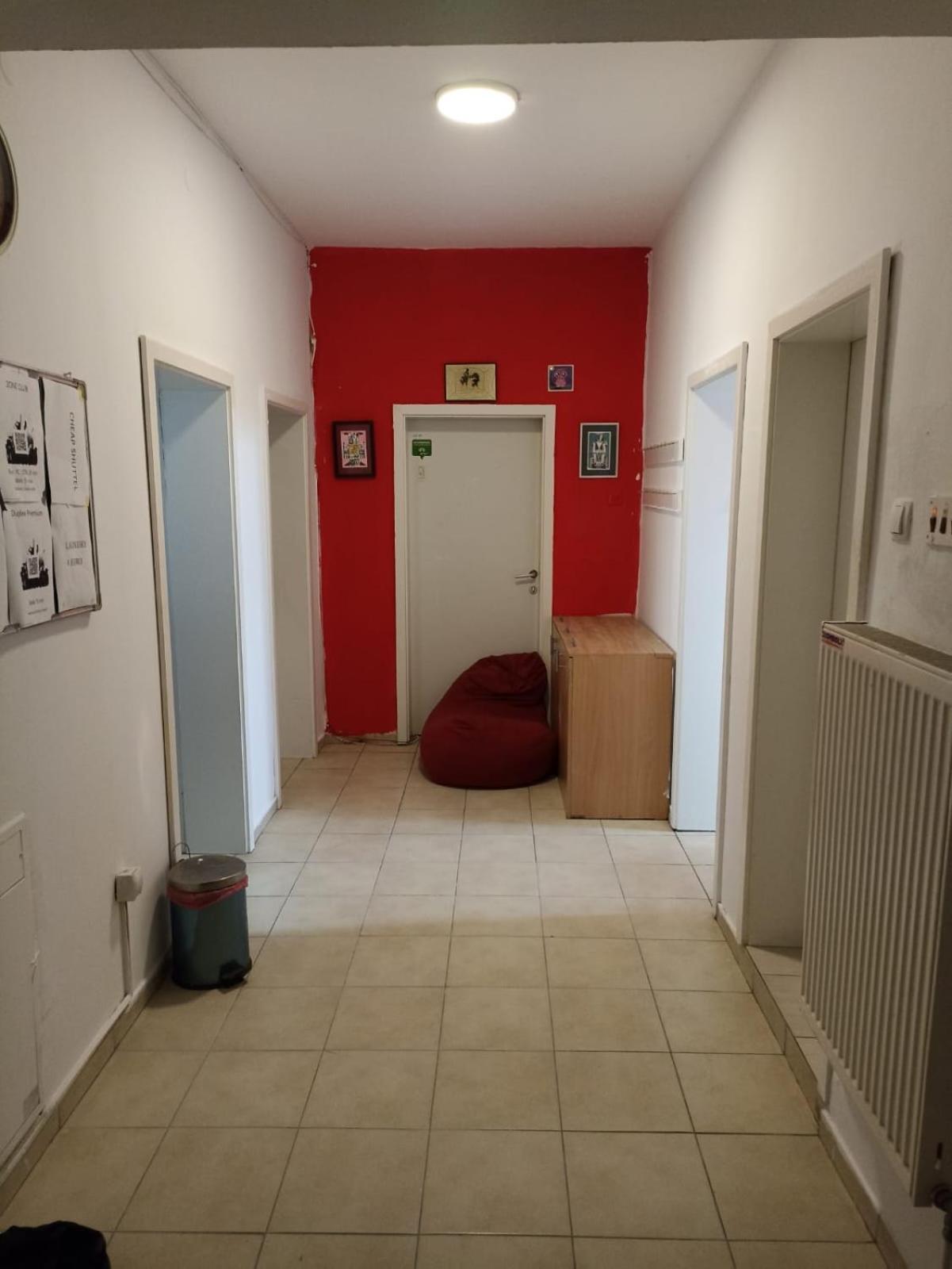 Newborn Center Hostel All Day Free Coffee Prisztina Zewnętrze zdjęcie