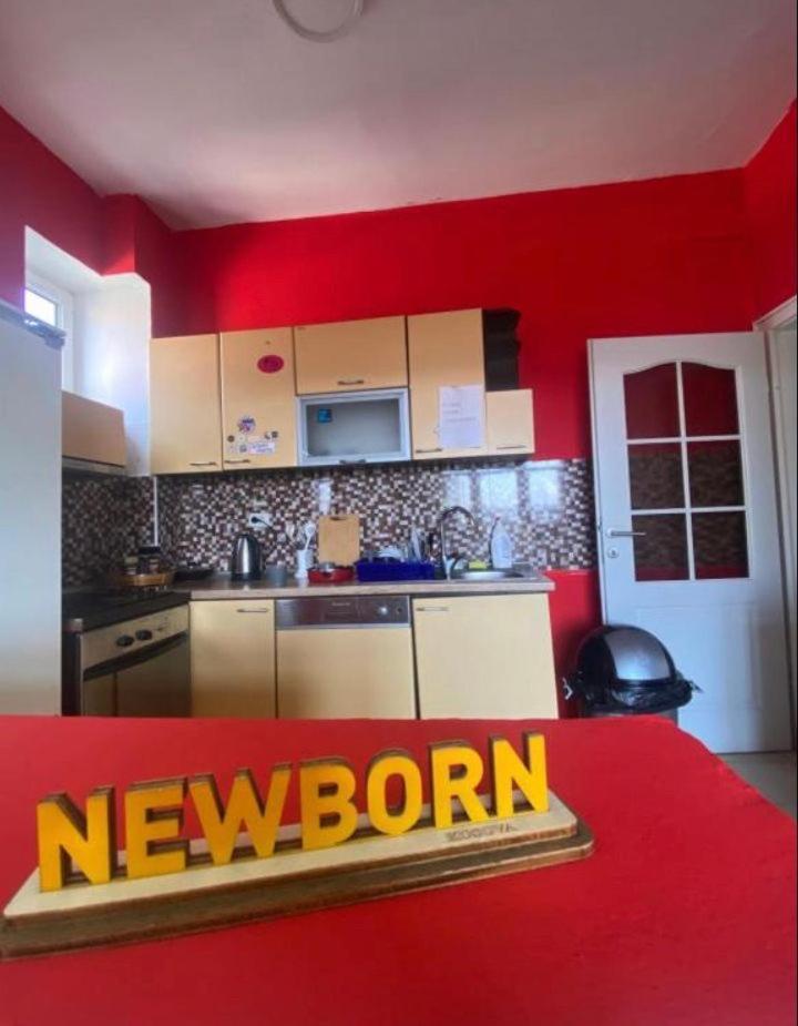 Newborn Center Hostel All Day Free Coffee Prisztina Zewnętrze zdjęcie